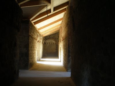 1. El Monasterio del Cuervo. ¿Un desierto imposible?  La polémica que no cesa y 3