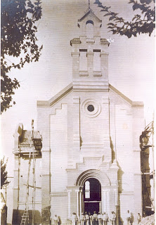 3. La iglesia de Nuestra Señora del Socorro. La gran obra de la monarquía. Eclecticismo tardío para un pueblo con retraso histórico. 2