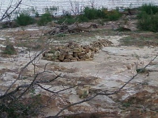 Rituales funerarios de hace 5000 años. La necrópolis de Paraje de Monte Bajo. M. Lazarich y otros. Y 2