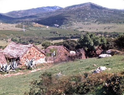 La Sierra. Vida cotidiana. La arquitectura