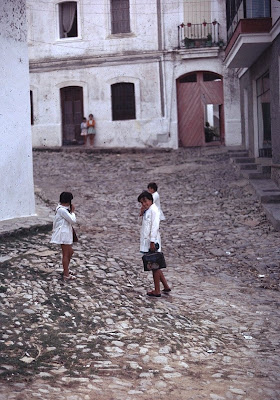 «Consumir menos, consumir mejor» y la sociedad tradicional benalupense. Las relaciones entre padres e hijos.