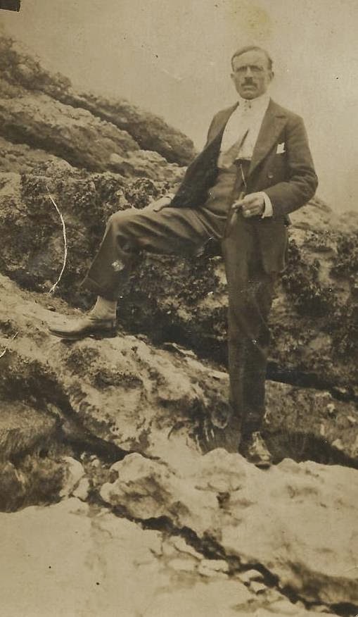 José Regino Vidal, maestro de obras del cuartel de la Guardia Civil. 1