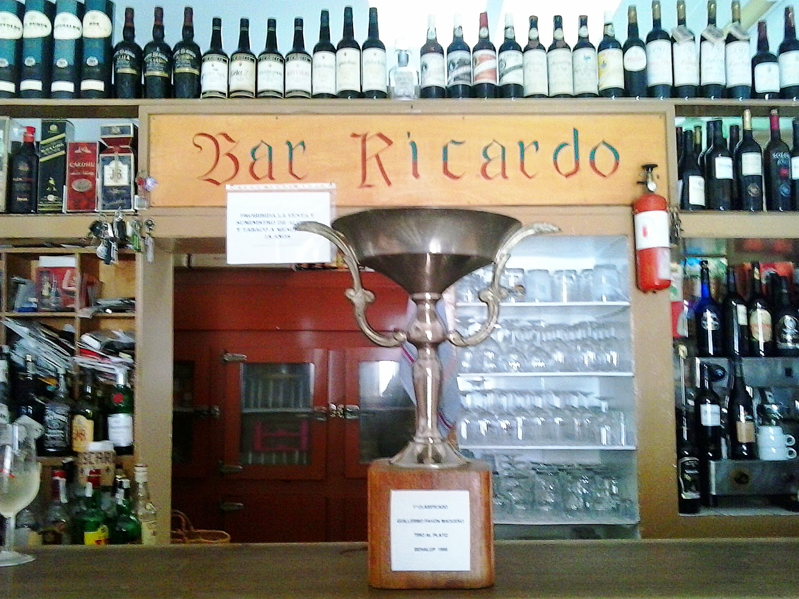 Un viejo trofeo en lo de Ricardo.