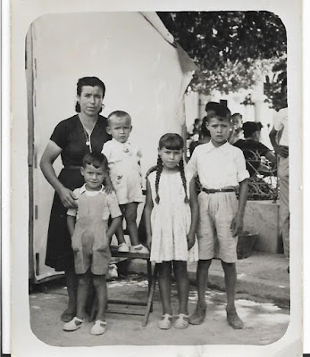 La familia Ortiz Lago y las fotos del facebook. 2