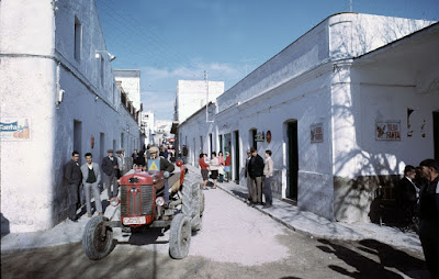 Lo que el viento se llevó. Un tractor en la calle San Juan. 7