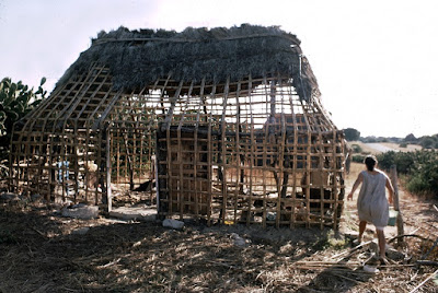 El interior de las chozas