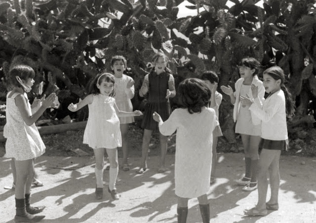 Las tradiciones se rebelan. Los juegos tradicionales de niños. 27