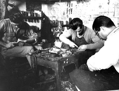 Las tradiciones se rebelan. Los zapateros remendones. 37