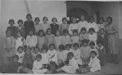 Los huérfanos de los sucesos en la escuela Fermín Salvochea. 2