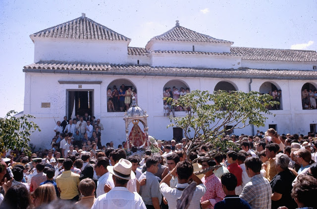 Casas Viejas en el Smithsonian. Los pueblos vecinos. La romería de los Santos. 2