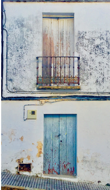 Puertas de Benalup-Casas Viejas 21. Puerta de Antonio Grimaldi y balcón de Pepito Fernández