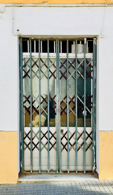Puertas de Benalup-Casas Viejas (25). Puerta de la tienda de la Berenjena