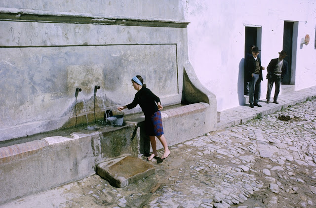 Lugares emblemáticos de Mintz. El ámbito público. Las fuentes. 2