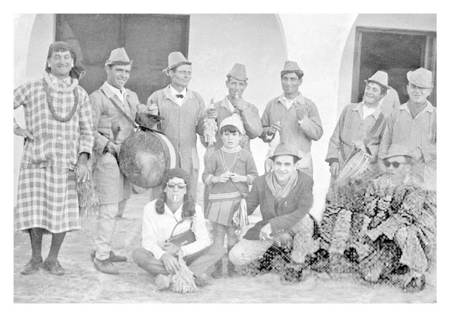 Patrimonio cultural familiar de B-CV- Carnaval. Los niños llorones y los turistas del figuras. 8