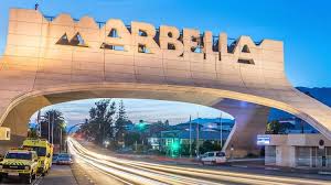 Leer y viajar antídoto contra el fatalismo. Juan Eslava Galán. Modelos turísticos. Marbella.  2
