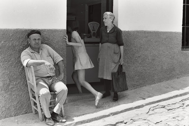 Los lugares emblemáticos de Mintz. Ambito público. Panadería Adela.19
