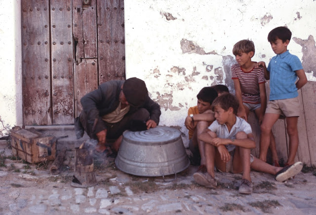 Los lugares emblemáticos de Mintz. El ámbito público. Los niños. La calle y los juegos.