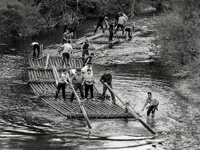 Leer y viajar: antídoto contra el fatalismo. Leyenda y tradiciones. Almadieros en el valle del Roncal. 5