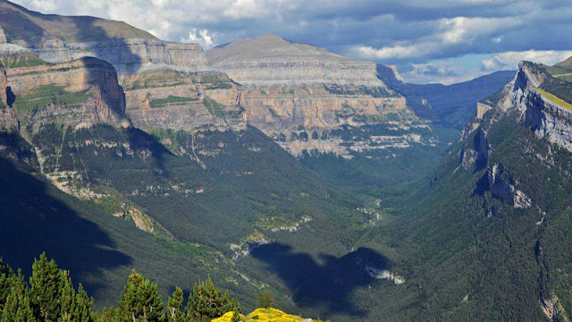 Leer y viajar antídoto contra el fatalismo. Juan Eslava Galán. La nostalgia ya no es lo que era antes. PARQUE NACIONAL DE ORDESA Y MONTE PERDIDO. 5