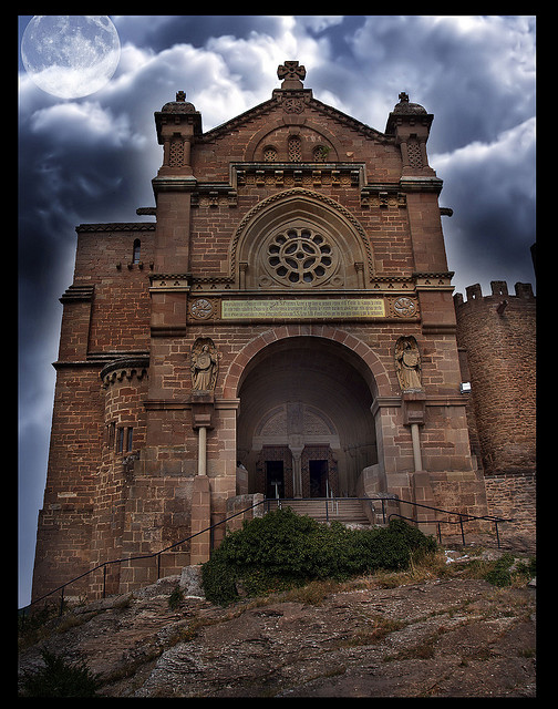 Leer y viajar: antídoto contra el fatalismo. El patrimonio material. La basílica de Javier. 3